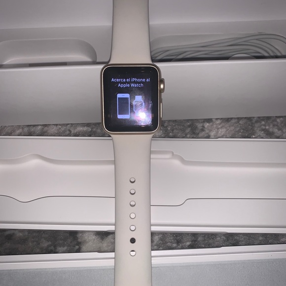 (Sold!!) Series 1, Apple Watch gold 38mm - Picture 3 of 11